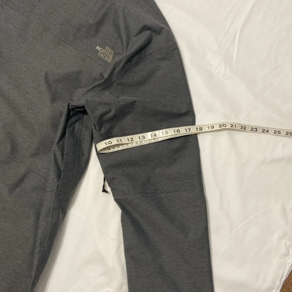 THE NORTH FACE,GREY,MEN/ HOMMES WINDBREAKER, JACKET WITH HOOD. SIZE- MEDIUM.